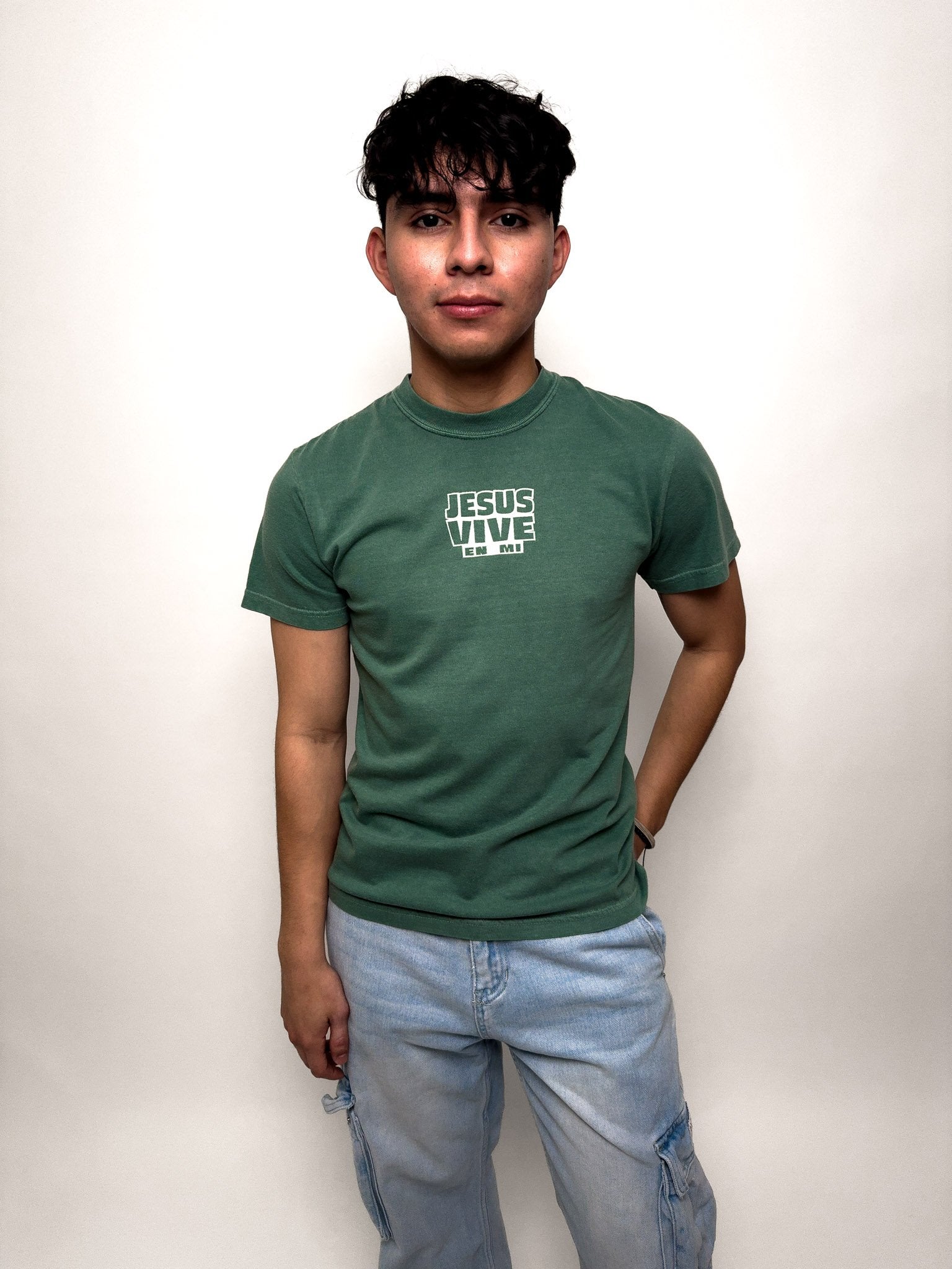 CRISTO VIVE EN MÍ TEE – Faith - Based Apparel by Ebenezer 712